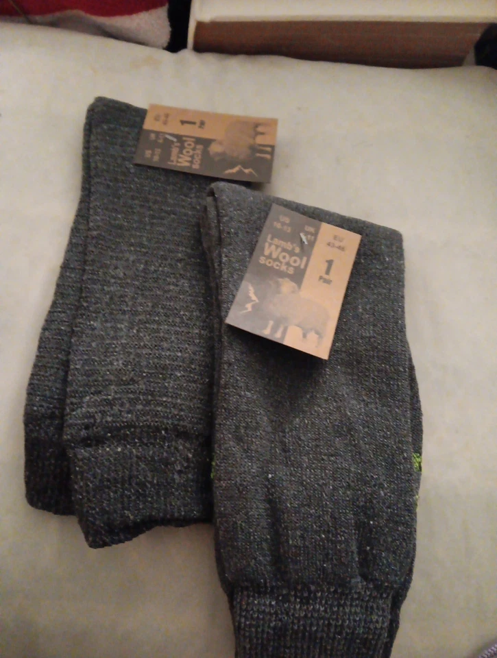 全新带标签 4 双男式 SZ 10-13 羊绒船袜中筒柔软保暖 wi — 第 1/3 张图片