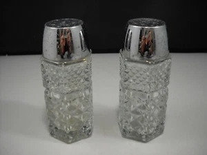Anchor Hocking Wexford Salt and Pepper Shakers Clear Criss-Cross Plastic Lids - Picture 1 of 8