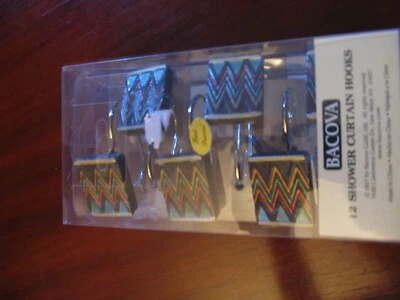 12 ganchos para cortina de ducha Bacova nuevos en caja. Pintado a mano, rojo, verde negro y dorado. Foto 1 de 3