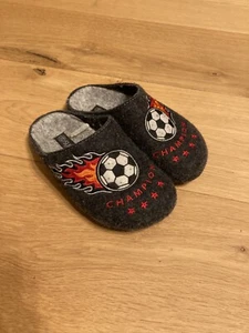 Supersoft Jungen Filz Pantoffeln Hausschuhe Fußball Größe 29; Top Zustand - Bild 1 von 5