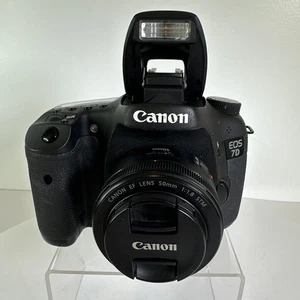 Cámara digital Canon EOS 70D 20,2 MP SLR con lente funciona DEBE LEERSE - Imagen 1 de 8