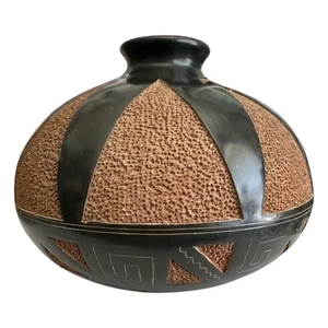 Vaso vintage in ceramica sudamericana intagliato a mano - Foto 1 di 11