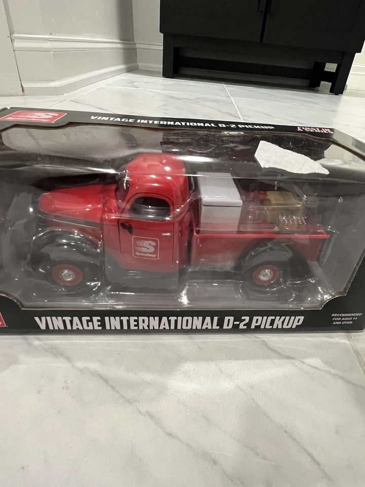 Camioneta Speedway International D-2 de metal fundido a presión 1:25 primera marcha 2015 nueva Foto 1 de 4