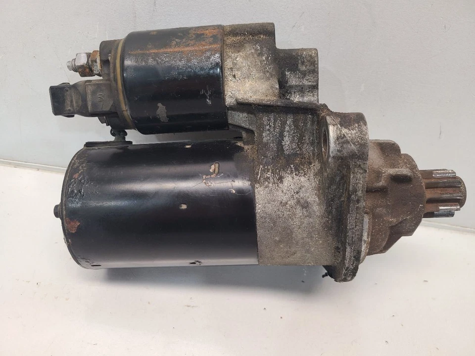 Motor de arranque Volkswagen Beetle GLS 2003-05 (2,0 L / 6 velocidades AT)  Foto 1 de 4