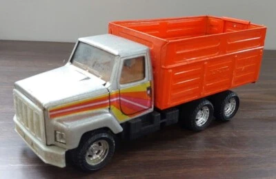 ERTL Cattle Livestock Hauler Gray & Orange Truck Vintage STK #3605 Made In USA ~ - Image 1 of 4