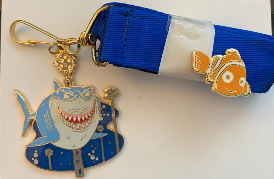 Juego de prendedores medalla colgante Finding Nemo Bruce el tiburón de las subastas de Disney  Foto 1 de 1