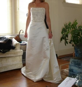 AMY KUSCHEL Wedding Dress ~ Silk Designer Sample ~ Size 6-8 - Picture 1 of 2