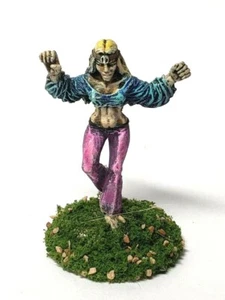 Mini mazmorras y dragones en miniatura hembra hippie vampiro pintado plomo D&D 5e - Imagen 1 de 2