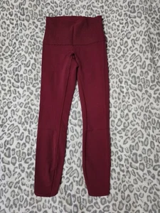 Lululemon rot Ösen Design Bund Mid-Rise Cropped sportliche Leggings Größe 4 - Bild 1 von 11