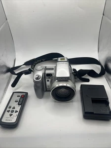 Sony Cyber-shot H7 8.1 MP 15X Optical Zoom Digital Camera - Silver *TESTED* - Picture 1 of 7