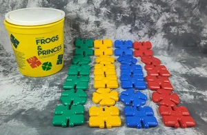 Juego de construcción completo de 24 piezas y cubo de colección Frogs & Princes Discovery Toys - Imagen 1 de 13