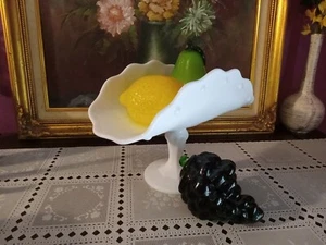 Vintage White Milk Glass Teardrop Pattern Pedestal Banana Bowl/Basket - Picture 1 of 12