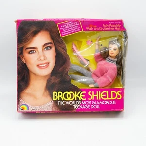 Bundle Brooke Shields 1982 la bambola adolescente più glamour del mondo più abiti - Foto 1 di 10