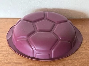 TUPPERWARE moule silicone mauve grand BALLON football foot / Comme NEUF - Imagen 1 de 1