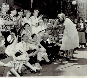 1949 Original Photo Kentucky Syrian Temple Shriners Parade Michigan Ave. Chicago - Picture 1 of 2
