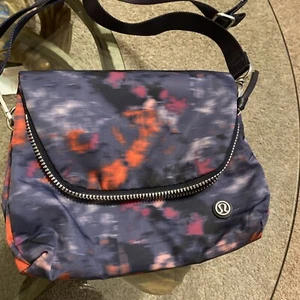 Lululemon Party Om Backdrop Crossbody Gürteltasche Schwarz Multi Deep Coal - Bild 1 von 22