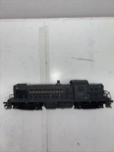 HO Atlas Classic 8866 PRR Alco RS-1 Switcher. 5621 - Picture 1 of 8