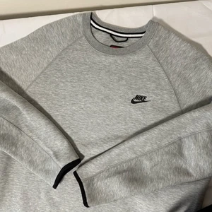 Neu mit Etikett Nike Herren Tech Fleece Langarm Rundhalsausschnitt Oberteil Größe Large NEU mit Etikett - Bild 1 von 9