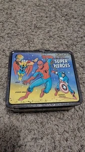 Vintage 1976 Marvel Comics Superhelden Aladdin Metall Brotdose - Bild 1 von 11