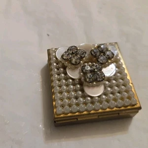 Vintage Trickettes di Wiesner of Miami MCM perle strass ottone pillola custodia compatta - Foto 1 di 20