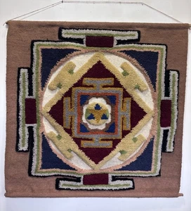 Handgeknüpftes nepalesisches Wollmandala hängend an der Wand wirklich dick 36”x36”x0,75” - Bild 1 von 6