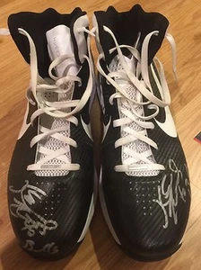 RARE KURT THOMAS Signed GAME USED Basketball shoes BULLS KNICKS - Picture 1 of 7