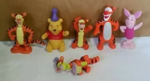 Lote mixto de 6 figuras de Winnie the Pooh, tigger, lechón, adornos para pasteles, dibujos animados - Imagen 1 de 3