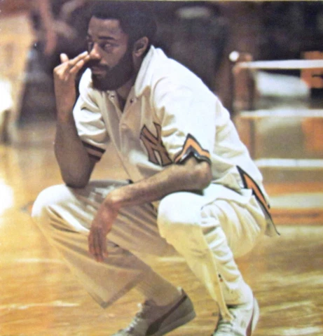 WALT FRAZIER clippings New York Knicks color photos Puma basketball shoes 1970s Cover