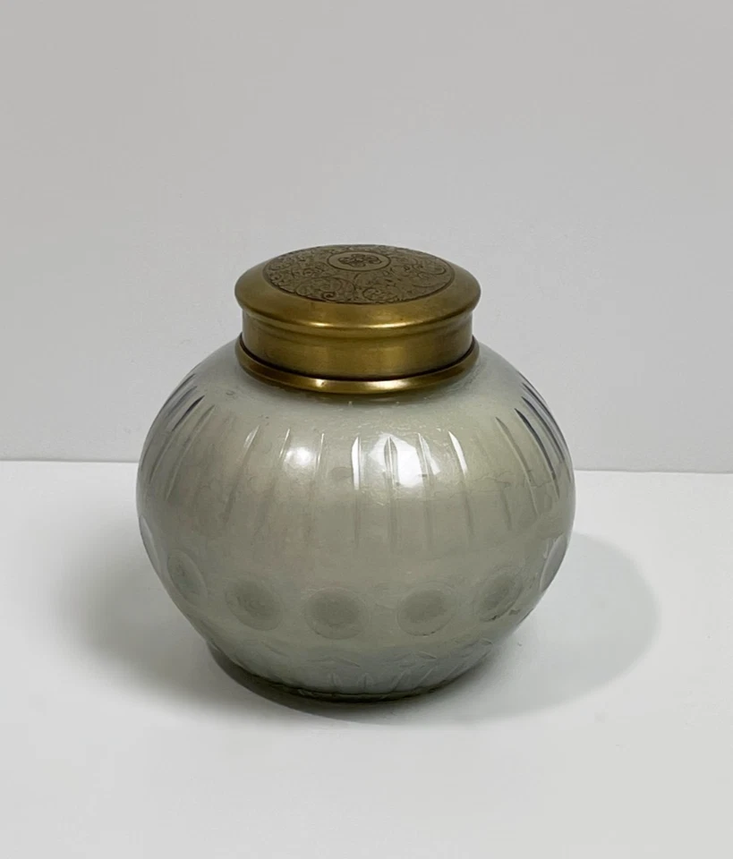 Anthropologie Capri蓝色火山蜡烛,透明玻璃黄铜盖 — 第 1/4 张图片