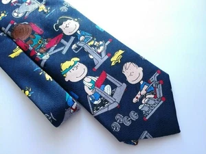 Cravatta arachidi CHARLIE BROWN e GANG nessun dolore nessun guadagno cravatta uomo USA tapis roulant  - Foto 1 di 6