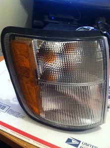 ISUZU TROOPER RIGHT MARKER TURN SIGNAL LIGHT 98 99 00 01 02 GOOD COND OEM UNIT - Picture 1 of 5