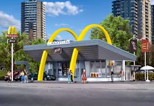 HO Scale Buildings - 43634 - McDonald`s fast food restaurant with McDrive - Kit - Foto 1 di 3