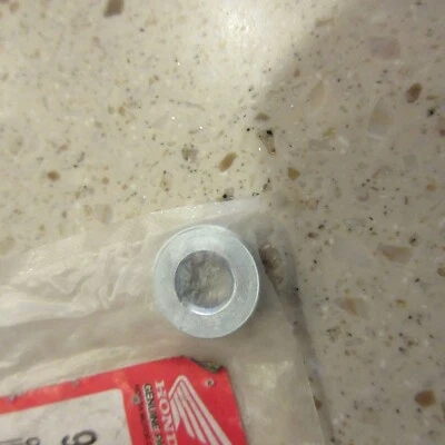 Collar Honda (6x4) OEM 90127-KF0-770 CRF450X, RL GL1800 VFR1200X XR500R XR650L + Foto 1 de 3