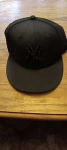 NY Yankees New Era 59FIFTY Fitted Baseball Cap 7 1/8 Stain Under Bill - Picture 1 of 4
