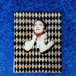 MADONNA THE GIRLIE SHOW TOUR PROGRAM USA 1993 DITA MASK & ICON FAN CLUB LEAFLET - Imagen 1 de 9