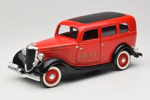 8066 Ford Sedan Red Solido 1:18 - Foto 1 di 8