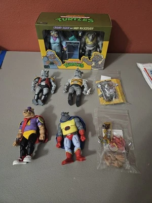 Dibujos animados NECA TMNT abuela Bebop y bebé Rocksteady + 4 variantes (6 figuras en total) Foto 1 de 4