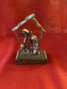 Presepe in legno di peltro con supporto Made in Italy - Foto 1 di 9
