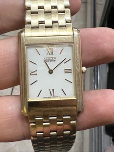 Citizen Stiletto Eco-Drive goldfarbene rechteckige Uhr - Modell G820-T002949 KA - Bild 1 von 11