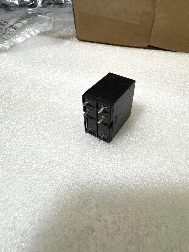 Relé de protección de altavoces receptores Vintage Technics SA-404. Foto 1 de 1