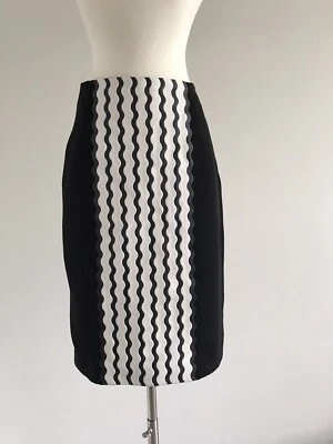 FALDA FORRADA CON CREMALLERA LATERAL 100% POLIETILENO CEREMONIA DE APERTURA NUEVA CON ETIQUETAS TALLA 2 Foto 1 de 4