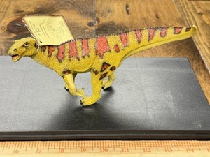 Bullyland Museum línea dinosaurio modelo revisado Iguanodon con brazo móvil - Imagen 1 de 9