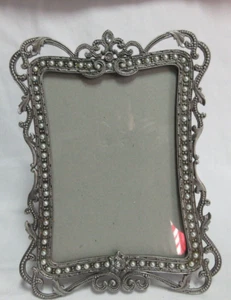VTG Ornate Picture Frame Silver Tone Jewels & Pearls Victorian Style  4x6" - Photo 1 sur 9