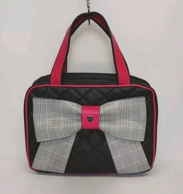 Bolso de cosméticos Betsey Johnson negro acolchado lazo a cuadros con asas Foto 1 de 4