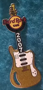 CAYMAN ISLANDS GOLD GREEN SPARKLE CUT AWAY HOLE GUITAR 2007 Hard Rock Cafe PIN - Picture 1 of 1