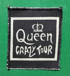 QUEEN Crazy tour 79 - Toppa - misura Cm. 9,5 x 10,5 - Imagen 1 de 1