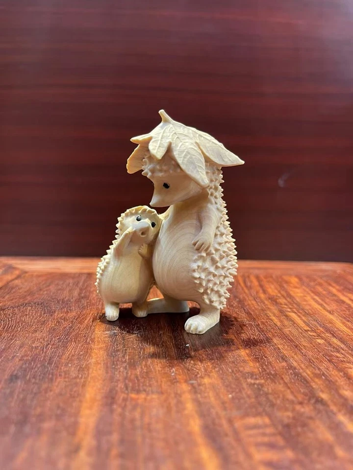 Q5048 - 8 X 6 X 5 CM Boxwood Netsuke Figurine : Sweet Hedgehog Mom and Baby - Image 1 of 4