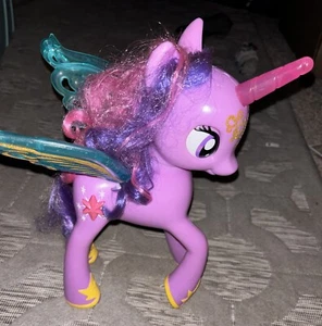 2013 My Little Pony PRINCESS TWILIGHT SPARKLE riesiges sprechendes singendes Einhornlicht - Bild 1 von 3