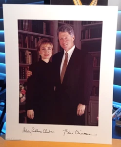 Bill & Hillary Clinton 8 X 10 Color Photo with Facsimile Autographs - Picture 1 of 1