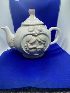 Precious Moments TWO GIRLS HAVING TEA Sugar and Cream -salt And Pepper Shakers - Picture 1 of 2
